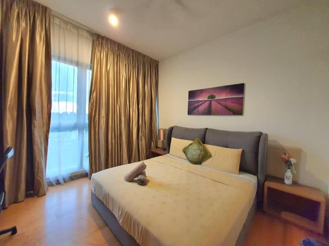 Regalia Klcc View Rooftop Infinity Pool By Angkasa Homes *