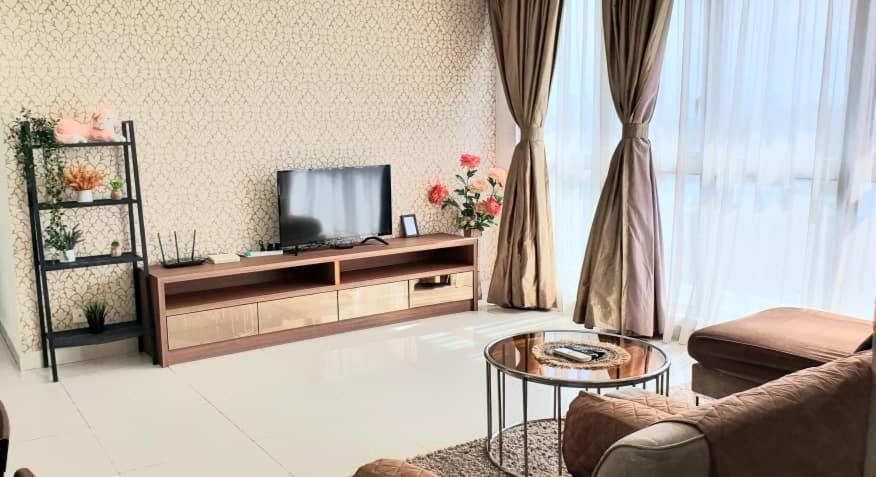 Regalia Klcc View Rooftop Infinity Pool By Angkasa Homes