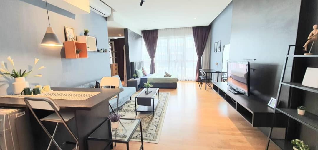 Regalia Klcc View Rooftop Infinity Pool By Angkasa Homes